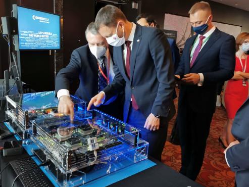 Radoslav Danilak presenting Prodigy FPGA prototype to Slovak prime minister Eduard Heger